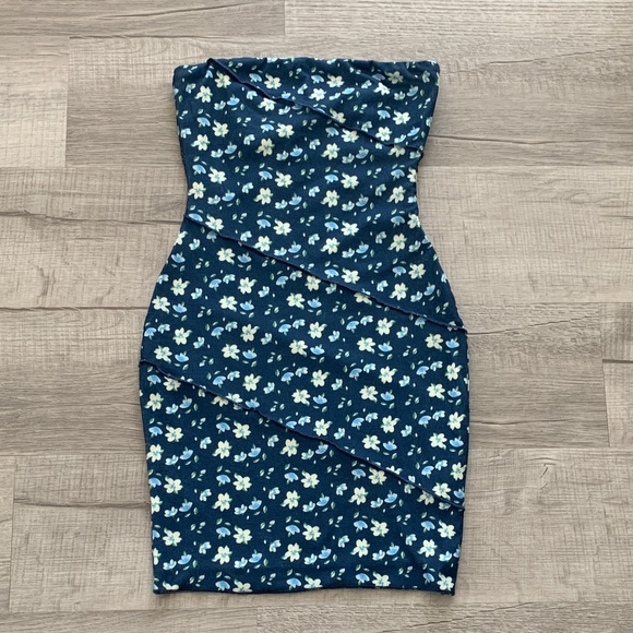 Princess Polly Dresses & Skirts - Princess Polly Navy Floral Strapless Bodycon Dress, size 4.